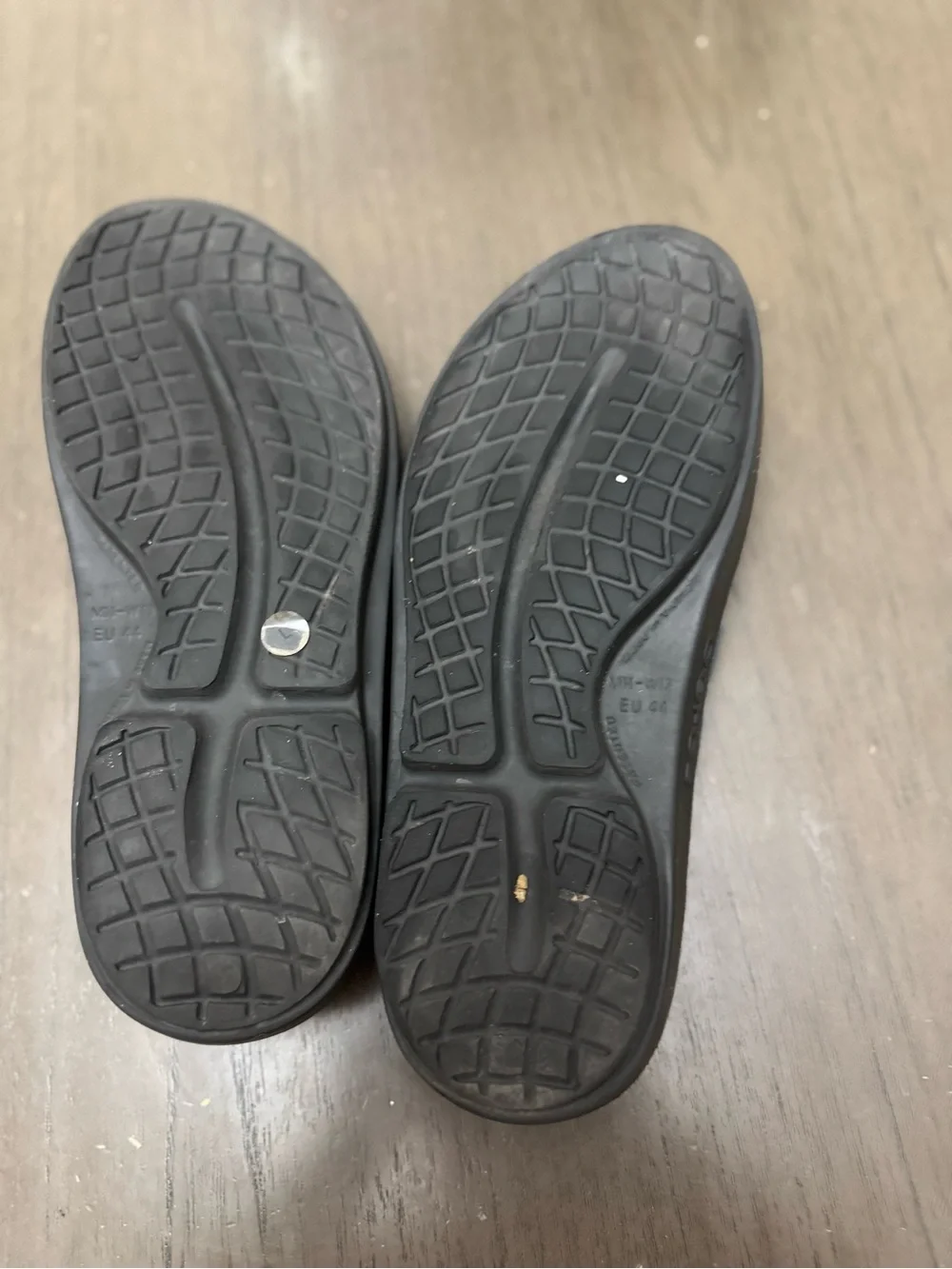 OOFOS Men's Black and Blue Gradient Recovery Flip Flops size M11